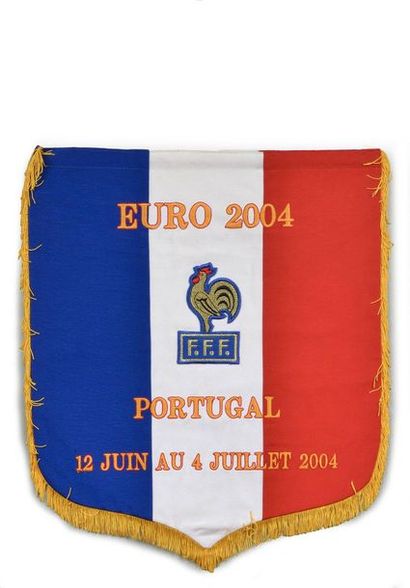 null Fanion officiel brodé de l'équipe de France pour le Championnat d'Europe 2004...