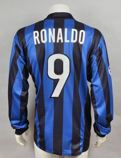 null Ronaldo. Maillot N°9 de l'Inter de Milan porté lors de la rencontre de Ligue...
