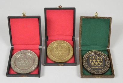 null MONTREAL 1976. Ensemble de 3 médailles. Modèle pour la médaille de participant....