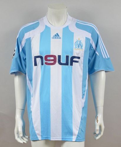 null Lorik Cana. Maillot N°19 de l'Olympique de Marseille pour la Ligue des Champions...