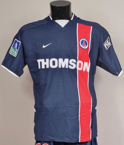 null Ronaldinho. N°10 jersey of Paris Saint-Germain worn during the 2002-2003 Ligue...