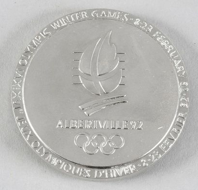 null ALBERTVILLE 1992. Médaille officielle de participant. En acier chromé par R.Mayot....