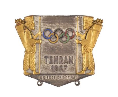 null Badge officiel de la 66ème Session du Comité International Olympique en 1967...