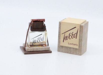 null Lenthéric - "Tweed" - (années 1950)

 Présenté dans son coffret cubique en carton...