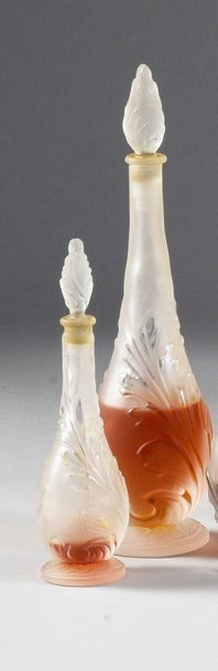 null Lucien Lelong - (1950s - United States)

Set including 2 amphora bottles on...