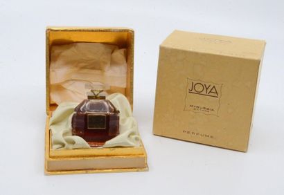null Myrurgia - "Joya" - (1950s)

Presented in its cubic box

in titrated cardboard...