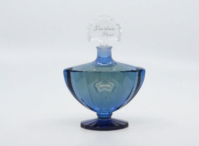 null Guerlain - "Shalimar" - (1925)

Edition of the 2000s: "bat" model bottle

containing...