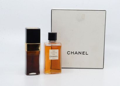 null Chanel - "Le N°5" - (1921)

Coffret (usures) contenant 1 flacon d'eau de toilette...