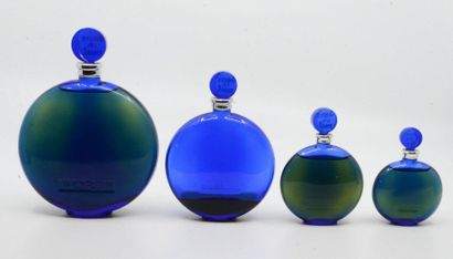 null Worth - "Dans la Nuit" - (1924)

Série de 4 flacons médaillons en verre 

teinté...