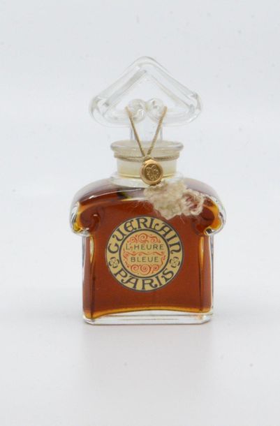 null Guerlain - "L'Heure Bleue" - (1912)

Bottle model "hollow core cap".

containing...