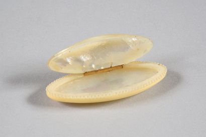 null Basket of flowers, circa 1750-1780
Small shuttle-shaped box made of white mother-of-pearl....