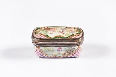 null Shepherds, circa 1780-1790
Very small porcelain box painted on the lid of a...