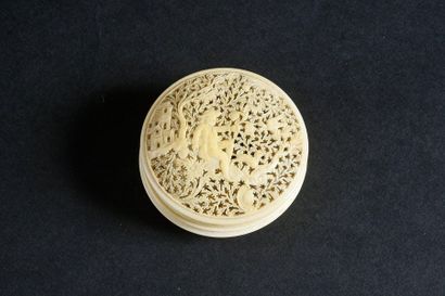 null Ivory landscape, early 18th century Round ivory
box*, very finely pierced and...