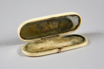 null Jewel of sentiment, circa 1800-1820
Oblong ivory box*, the lid underlined by...
