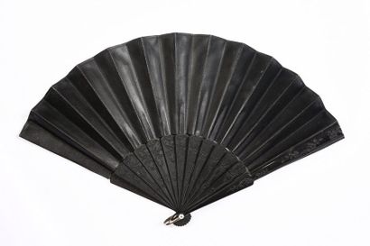 null Leather hunting fan, circa 1880
Folded fan, double leaf in black leather.
Blackened...