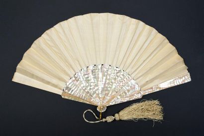 null Roses, circa 1880
Folded fan, silk leaf painted with branches of blooming roses....