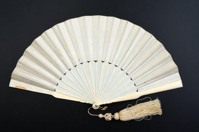 null Inspiration, circa 1860-1870
Folded fan, cream silk leaf painted in the center...