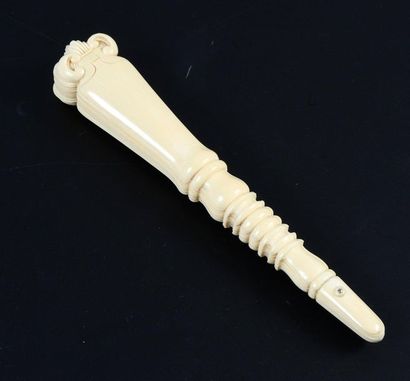 null Baluster, circa 1890
Ivory fan*, the strands carved in the shape of a baluster,...