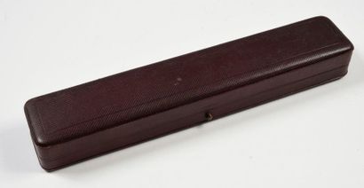 null Large burgundy leather box.
Inside lined with cream satin.
Carries the address...