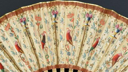 null Les perroquets, vers 1900-1920
Eventail plié, la feuille en soie peinte de perroquets...