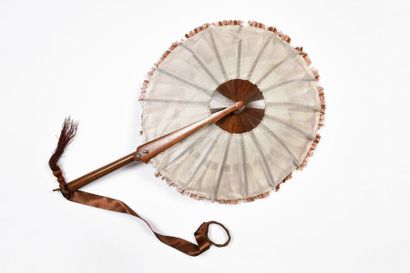null Umbrella fan, circa 1909
Patented umbrella fan. The silk leaf painted in trompe...