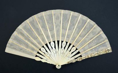 null Silvery lyre, circa 1900
Folded fan, silk leaf embroidered with sequins, some...