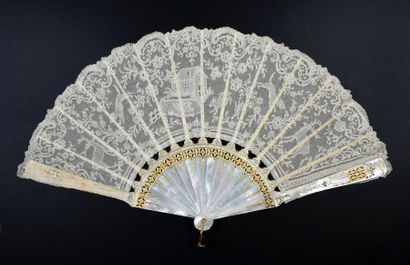 null Dogs and deer, circa 1880-1890
Rare folded fan, the leaf in mechanical tulle...