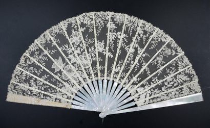 null Butterfly gleaning, circa 1890-1900
Large fan, the leaf in bobbin lace on tulle,...