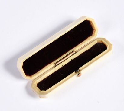 null Pansies, ca. 1820
Small rectangular ivory box*, the lid decorated with three...
