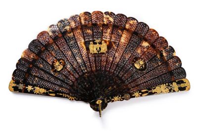 null Brown tortoiseshell, China 19th century
Brown tortoiseshell** fan with three...