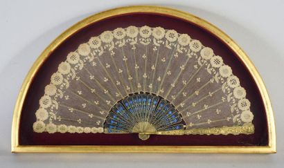 null Enamelled watermark, China, circa 1900
Folded fan, the tulle leaf decorated...