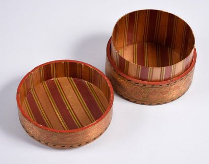 null Straw marquetry, 18th century
Large round wooden box decorated with natural...