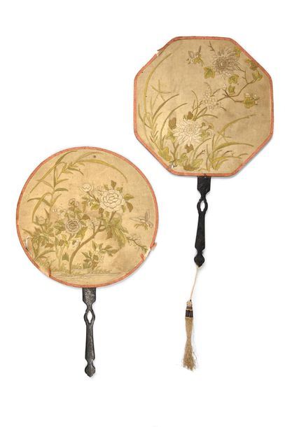 null Pair of hand-made screens, China, circa 1900
Silk screens embroidered on both...