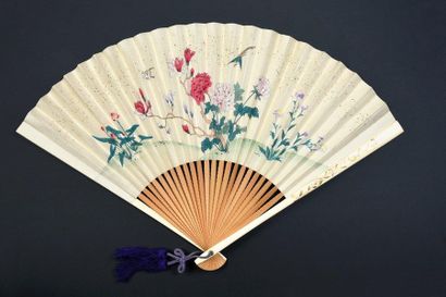 null Journey to Japan, Japan, early 20th century
Folded fan, the double silk sheet...