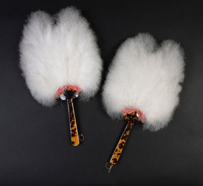 null Marabou, China, 19th century 
Pair of hand screens made of marabou feathers.
Wooden...