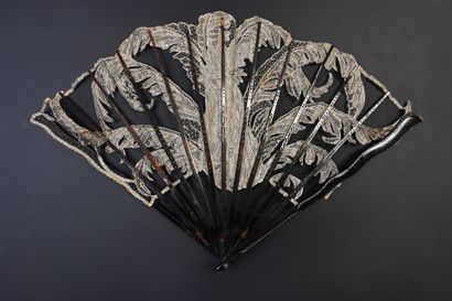 null Crowing rooster, circa 1900-1910
Folded fan, the black tulle sheet decorated...