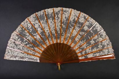 null Flower lace, circa 1890
Large folded fan, the leaf in needle lace decorated...