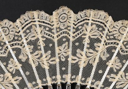 null Leaves and flowers, circa 1890-1900
Folded fan, the leaf in Valenciennes lace...