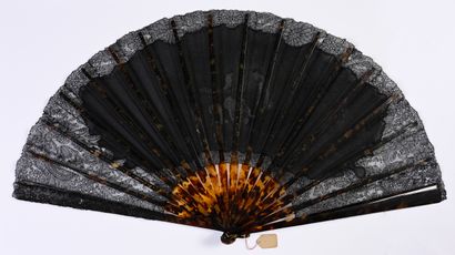 null Houghton, Chez le chausseur, circa 1890
Large fan, the leaf in black bobbin...