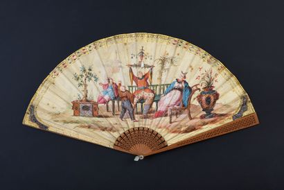 null Chinese family, around 1800
Small folded fan, the skin sheet lined with paper...