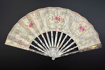 null Transparency of mica, circa 1770-1780
Folded fan, the cream silk leaf painted...
