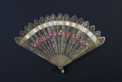 null Roses, circa 1820
Rare fan of broken type, for small girl or doll.
Made of blond...