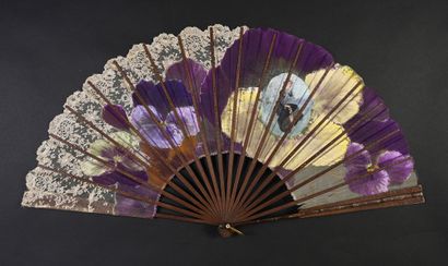 null Ronot-Tutin, Young woman of my thoughts, circa 1890
Folded fan, the gauze sheet...