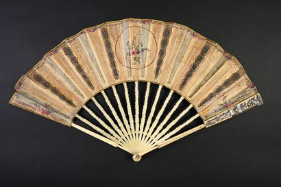 null Windows in catgut, circa 1780
Folded fan, the silk leaf painted with garlands...