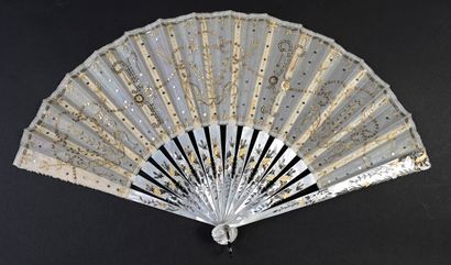 null Sequins, circa 1910-1920
Folded fan, the fabric leaf embroidered with laurel...