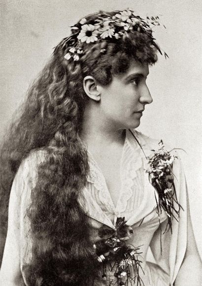null Henri Gervex (1852-1929), Nellie Melba as Ophelia, ca. 1890-1900
Folded fan,...
