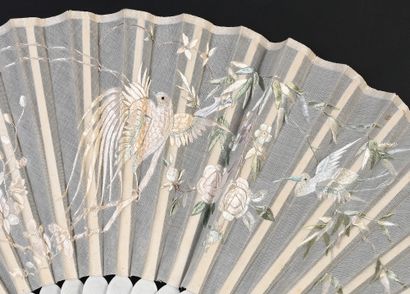 null Phoenix, China, 19th century
Folded fan, the silk leaf embroidered with a phoenix...