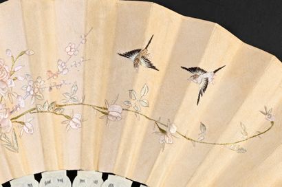 null Roses, birds and butterflies, China, 19th century
Folded fan, the double silk...