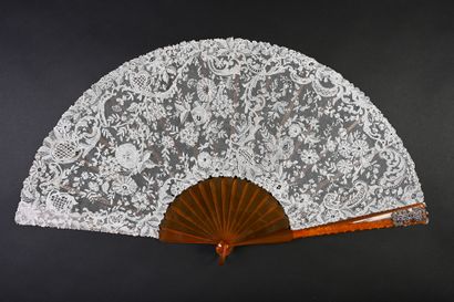 null Diamonds and lace, circa 1890
Folded fan, the leaf in fine needle lace decorated...