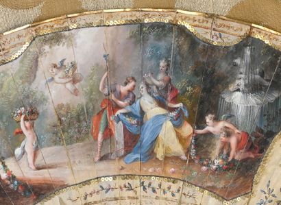 null Hommage à Flore, vers 1783-1785
Éventail plié, la feuille en soie crème peinte...